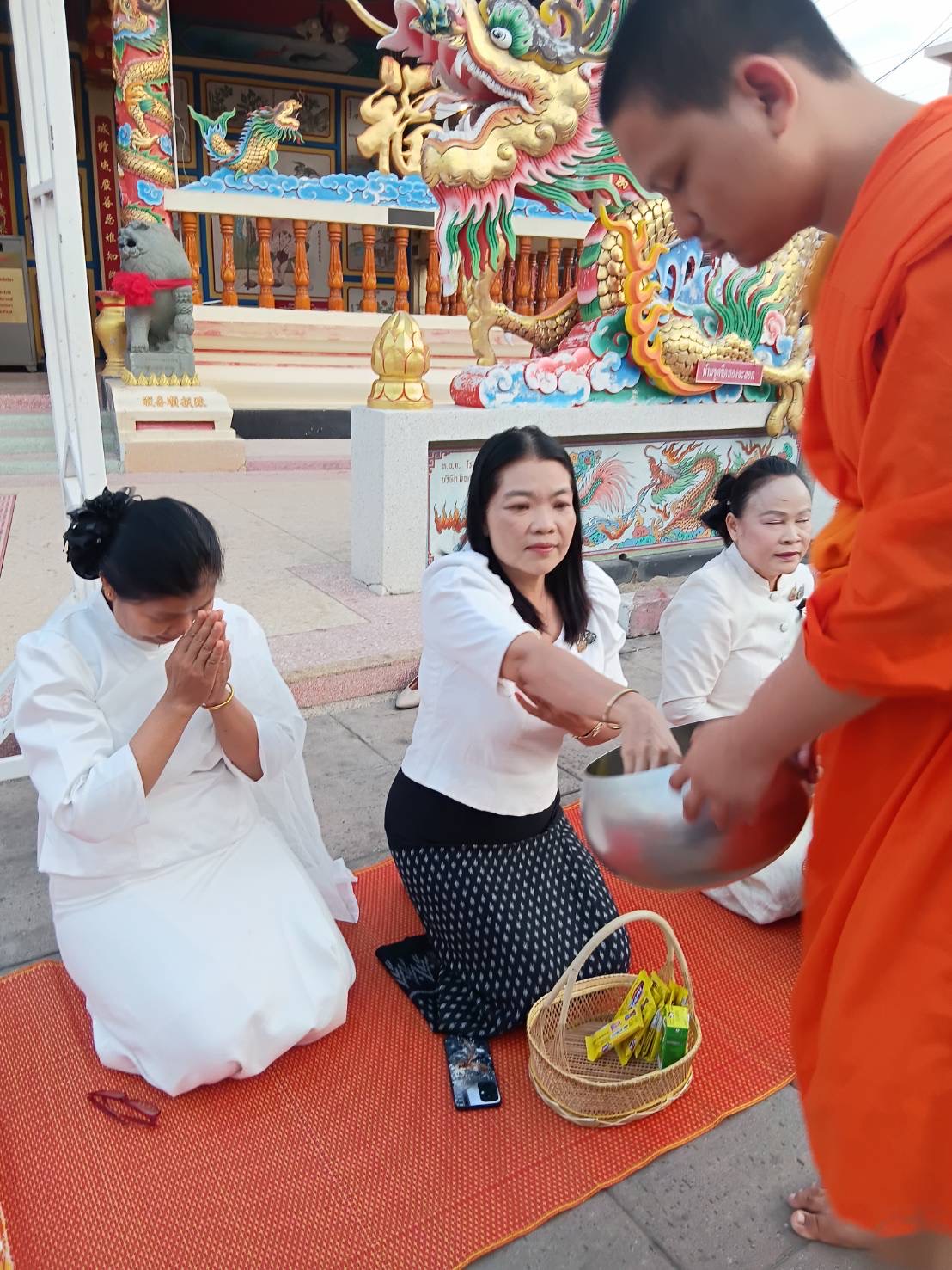 title - ส.ป.ก.ยโสธร ร่วมกิจกรรมทำบุญตักบาตรย้อนยุค วิถีถิ่น วิถีไทย ณ ถนนคนเดินยโสธร เมืองเก่าบ้านสิงห์ท่า ประจำปีงบประมาณ พ.ศ. 2569